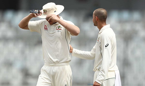 মাঠ ছাড়ছেন হ্যাজেলউড