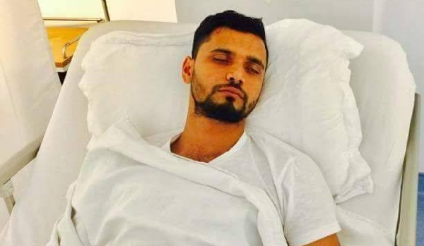 হাসপাতালের বিছানায় মাশরাফী (ছবি: সাব্বির রহমানের ফেসবুক থেকে)