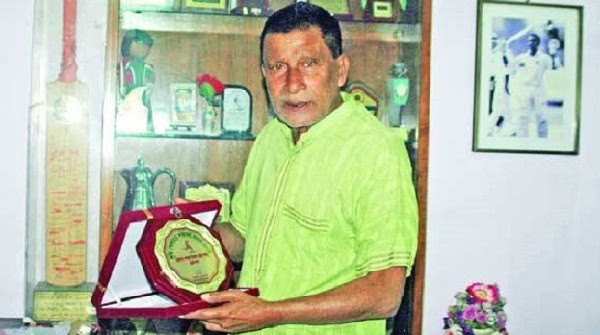 ক্রিকেটার পাইলটের বাবার মৃত্যুতে শোক প্রকাশ করছেন পরিবারের সদস্যরা. Channel i News - চ্যানেল আই নিউজ