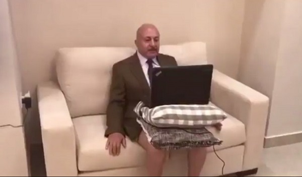 প্যান্টছাড়া লাইভে