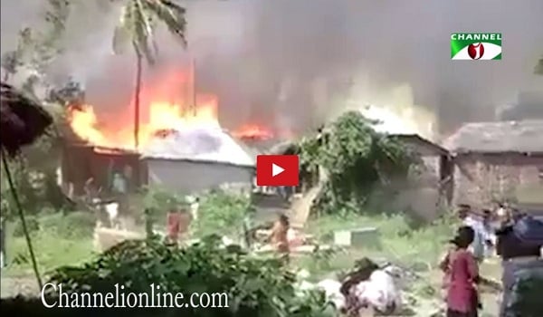 পুড়ছে রোহিঙ্গাদের গ্রাম।