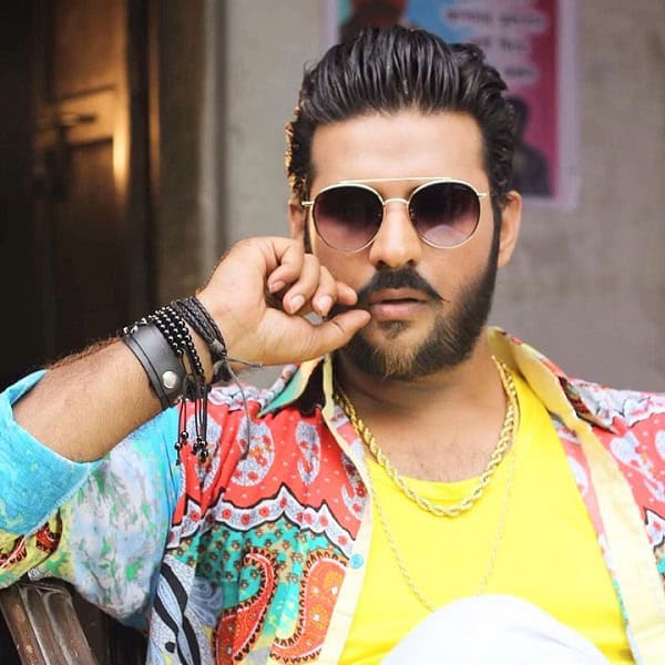 আব্বাসের স্টাইলিশ লুক, সানগ্লাস ও ফ্যাশনেবল পোশাক. Channel i News - চ্যানেল আই নিউজ