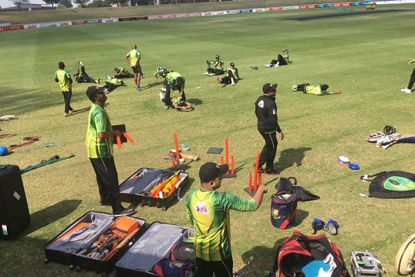 ক্রিকেট খেলোয়াড়রা মাঠে ব্যাটিং প্রস্তুতি নিচ্ছেন, প্রস্তুতি ম্যাচের জন্য প্রস্তুত. Channel i News - চ্যানেল আই নিউজ