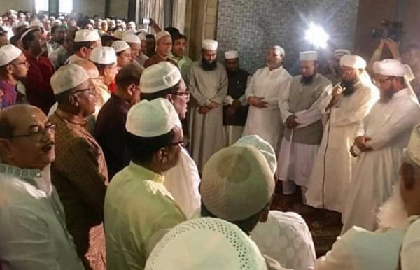 প্রধানমন্ত্রীর জন্মদিনে দোয়া মাহফিলের দৃশ্য, মুসল্লিরা একত্রিত।. Channel i News - চ্যানেল আই নিউজ