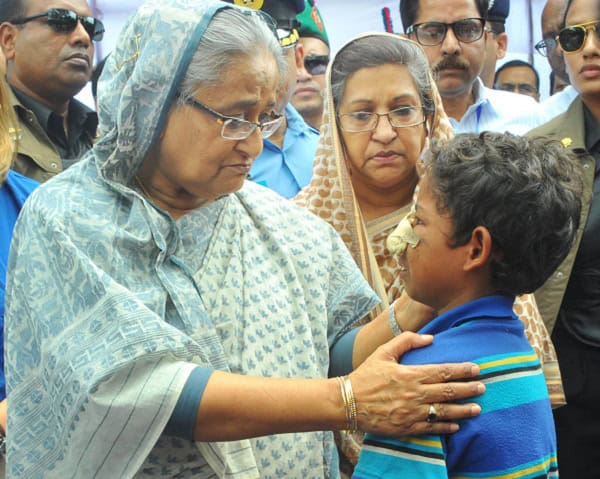 প্রধানমন্ত্রী শেখ হাসিনা শিশুর সঙ্গে সৌজন্য সাক্ষাৎ করছেন. Channel i News - চ্যানেল আই নিউজ