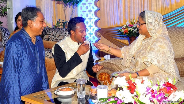 ঈদের দিন প্রধানমন্ত্রীর সঙ্গে সাকিব।