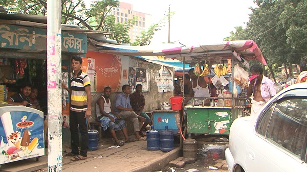 অবৈধ ফুটপাত