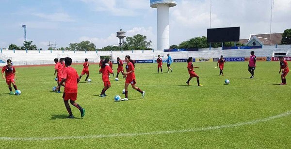 বাংলাদেশ নারী ফুটবল দলের অনুশীলন, মাঠে খেলোয়াড়রা প্রশিক্ষণ নিচ্ছে. Channel i News - চ্যানেল আই নিউজ