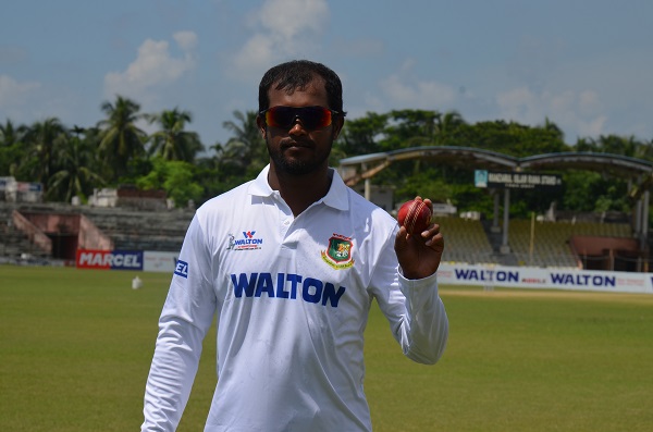 ৭ উইকেট শিকারি মনির হোসেন