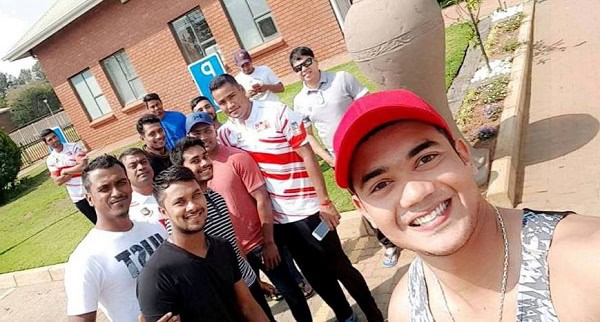 বাংলাদেশ ক্রিকেট দলের সদস্যরা টেস্টের ভেন্যুতে পৌঁছে সেলফি তুলছেন।. Channel i News - চ্যানেল আই নিউজ