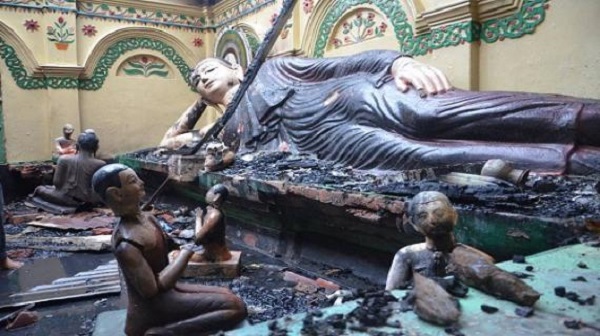 রামু বৌদ্ধমন্দির পুড়িয়ে দেওয়া হয় সাম্প্রদায়িক উস্কানির মাধ্যমে। 