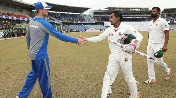 বাংলাদেশ ও ভারতের ক্রিকেটাররা মাঠে শুভেচ্ছা বিনিময় করছে. Channel i News - চ্যানেল আই নিউজ