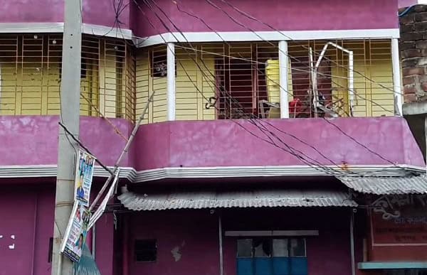 কুমিল্লা হাউজে গ্যাসের লাইন থেকে বিস্ফোরণের দৃশ্য. Channel i News - চ্যানেল আই নিউজ