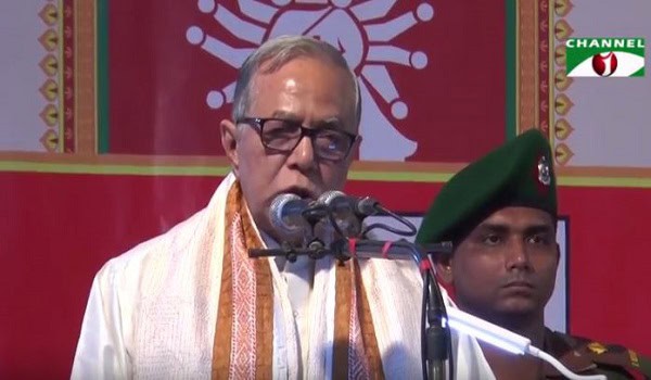 রাষ্ট্রপতি ভাষণ দিচ্ছেন, পাশে সেনা কর্মকর্তা উপস্থিত. Channel i News - চ্যানেল আই নিউজ