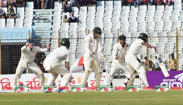 বাংলাদেশ ক্রিকেট দলের খেলোয়াড়রা মাঠে ব্যাটিং প্রস্তুতি নিচ্ছেন।. Channel i News - চ্যানেল আই নিউজ