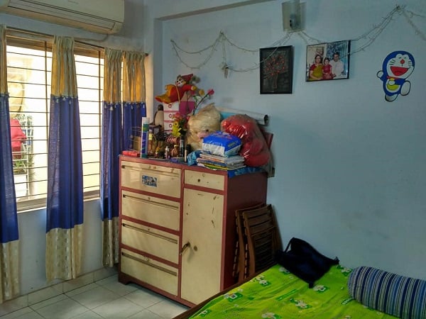 নিজের ঘরে আজ শুধুই স্মৃতি স্বর্ণা। 