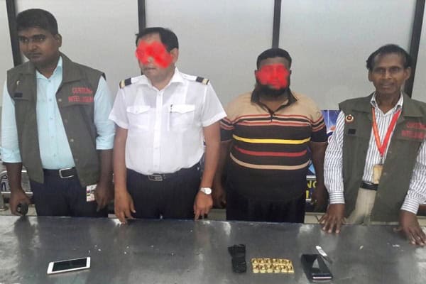 স্বর্ণ চোরাচালানকারীসহ চারজন গ্রেপ্তার, ছবি দেখুন. Channel i News - চ্যানেল আই নিউজ