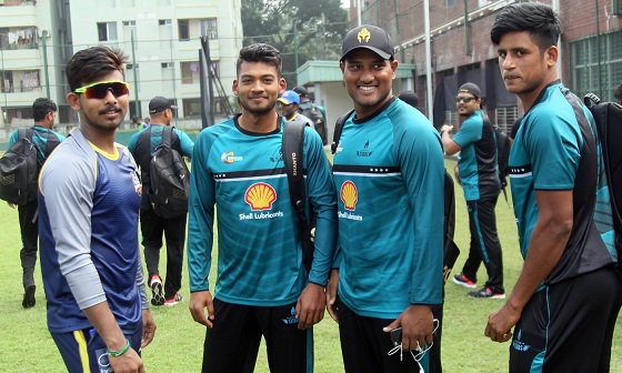 একাডেমি মাঠে খুলনা টাইটানসের শান্ত-ইয়াসিরদের সঙ্গে ক্যামেরাবন্দী ঢাকা ডায়নামাইটসের সৈকত