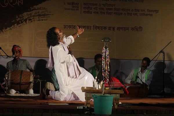 বকুলতলায় পট গান