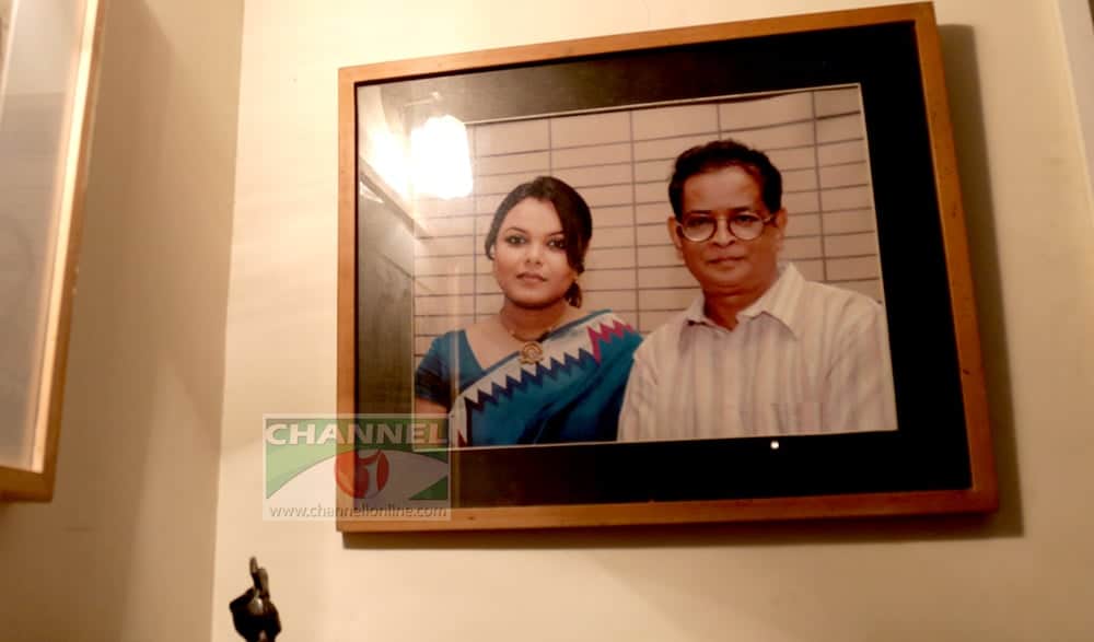 দুই ব্যক্তি ছবি, একটি ফ্রেমে, বাংলার সংবাদ পোর্টাল চ্যানেল আই অনলাইনের জন্য।. Channel i News - চ্যানেল আই নিউজ