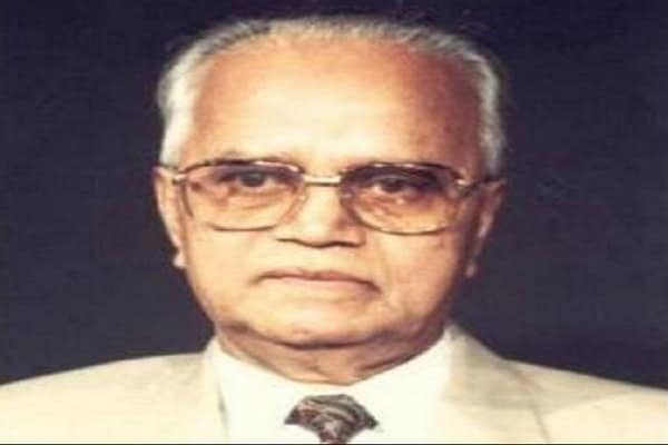 বয়স্ক পুরুষের ছবি, চশমা পরা, পেশাদার পোশাক পরিহিত. Channel i News - চ্যানেল আই নিউজ
