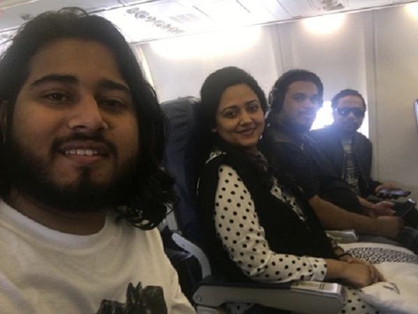 উড়ান মুহূর্তে বিমানের ভেতরে চিরকুট