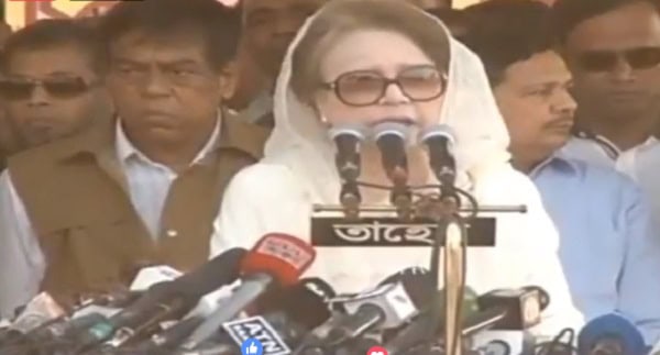 প্রধানমন্ত্রী শেখ হাসিনা সাংবাদিকদের প্রশ্নের উত্তর দিচ্ছেন।. Channel i News - চ্যানেল আই নিউজ