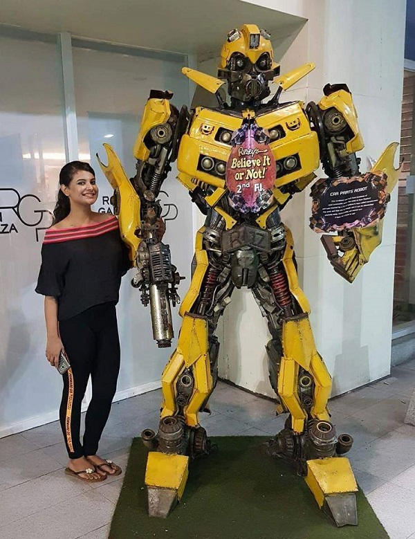 শুটিং এর ব্যস্ততার ফাঁকে শবনম ফারিয়া