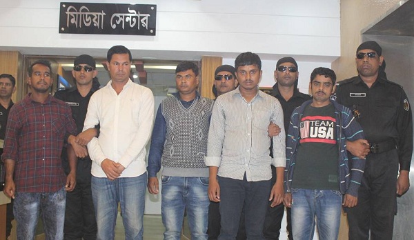 র‌্যাবের কাছে গ্রেফতার ভুয়া ডিবি’র সদস্যরা