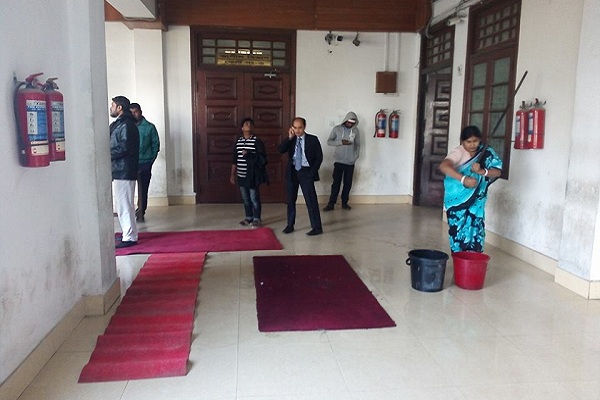 সুপ্রিম কোর্ট-ছাদ থেকে পানি-বৃষ্টি