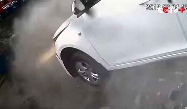 চীন-গাড়ি দুর্ঘটনা