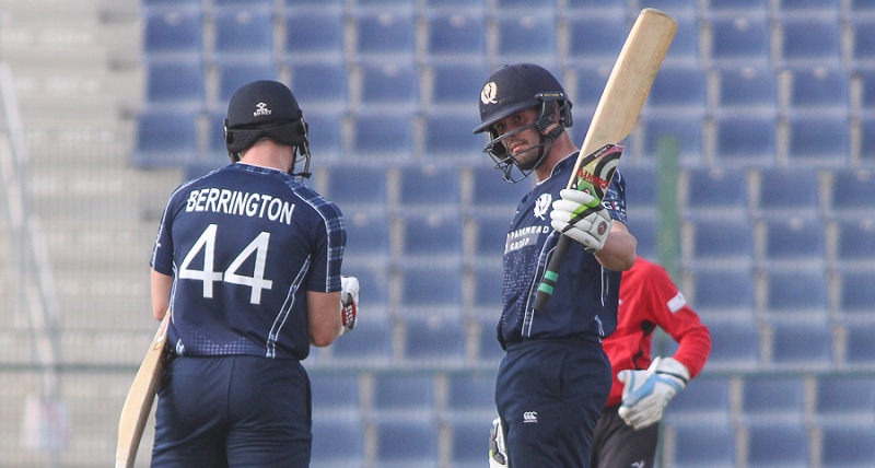 ম্যাকলিওড ও ব্যারিংটনের জুটিতে এসেছে ২০৮ রান