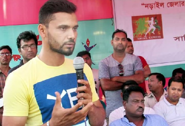 নড়াইলে ফাউন্ডেশনের প্রশিক্ষণ ক্যাম্পের উদ্বোধনী অনুষ্ঠানে মাশরাফী
