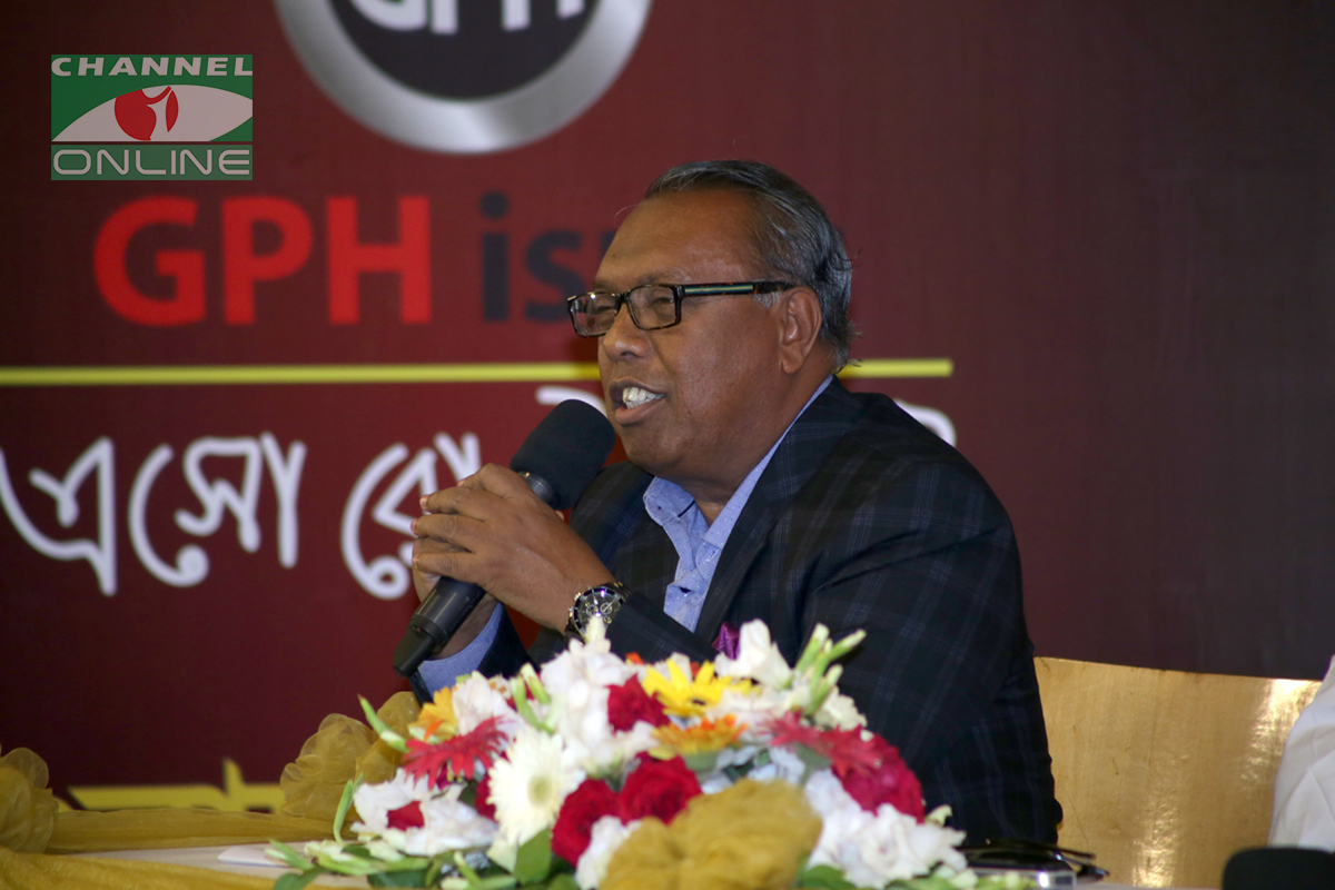 চ্যানেল আইয়ের পরিচালক ও বার্তা প্রধান শাইখ সিরাজ বলেন, মেধাবী তরুণ- তরুণী রোবট উদ্ভাবনের চর্চা শুরু করতে পারবে।