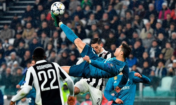 রোনালদোর সেই জাদুকরী বাইসাইকেল কিক ক্ষণ