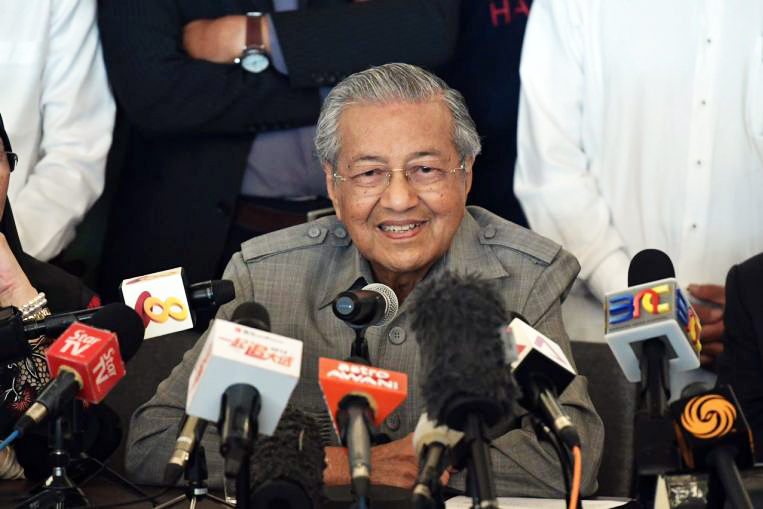 মালয়েশিয়া-মাহাথির মোহাম্মদ-শপথ গ্রহণ