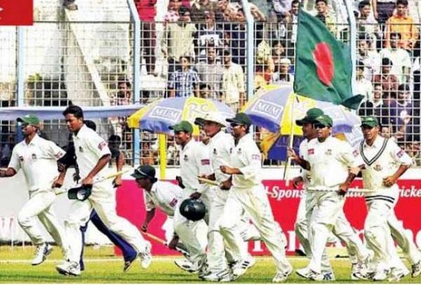 প্রথম টেস্ট জয়ের ‍উদযাপন (২০০৫)