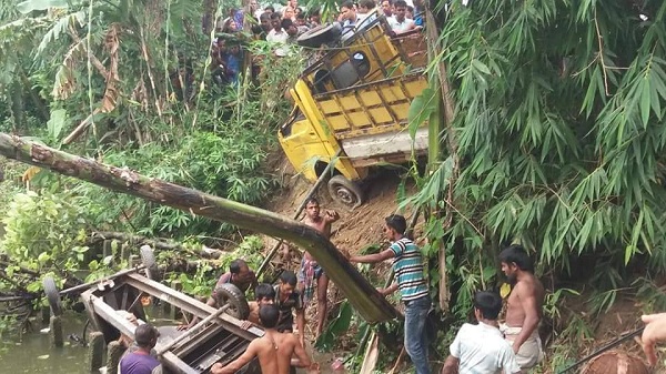সড়ক দুর্ঘটনা-