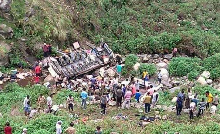 ভারত-৭শ’ ফুট গভীর খাদে বাস