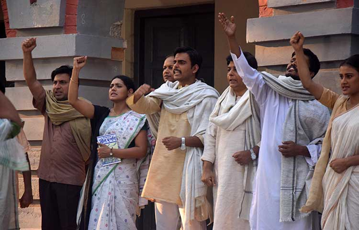 ‘ফাগুন হাওয়ায়’ এর একটি দৃশ্য