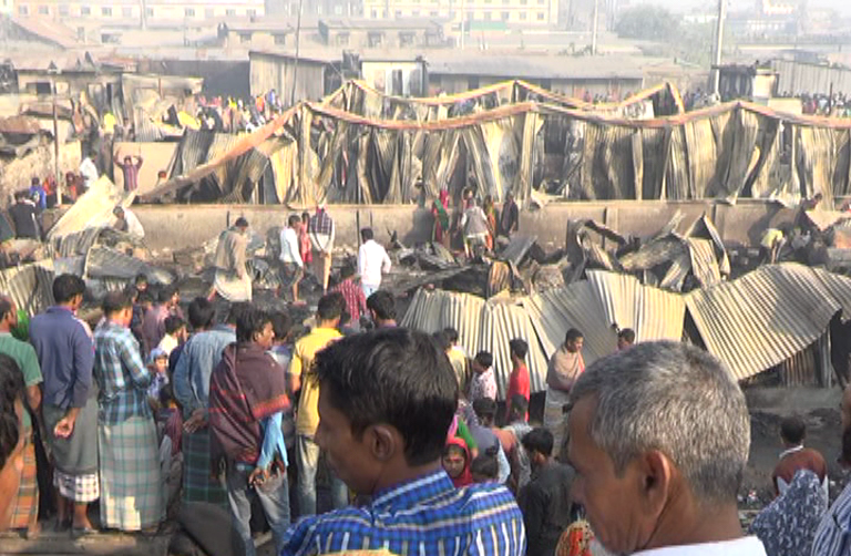 চট্টগ্রাম-বস্তিতে আগুন