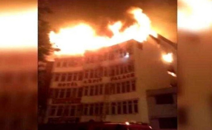 দিল্লি-হোটেলে আগুন