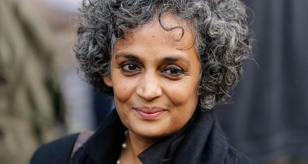 অরুন্ধতী রায়-ছবিমেলা