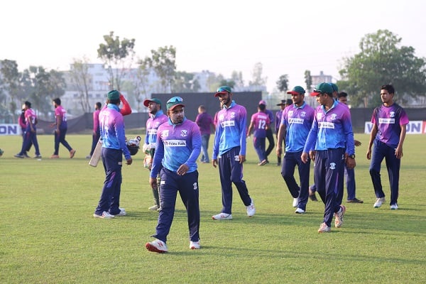 আল-আমিনের (জুনিয়র) ৯৯ বলে ১১১ রানের ইনিংসটা বিফলে গেছে। ৩০১ রান তুলেও দোলেশ্বরের কাছে হেরে গেছে প্রাইম ব্যাংক