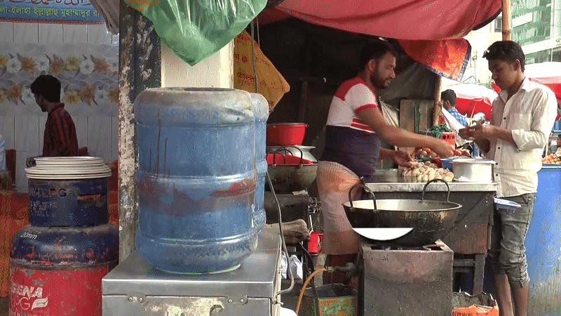 জারের পানি-মুরগির মাংস