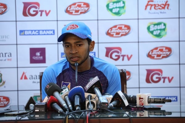 সংবাদ সম্মেলনে মুশফিকুর রহিম