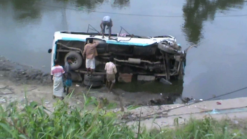 সাভার-বাস দুর্ঘটনা-ঈদযাত্রায় দুর্ঘটনায় নিহত