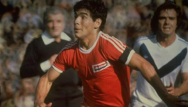 ম্যারাডোনা যখন আর্জেন্টিনোসের খেলোয়াড়