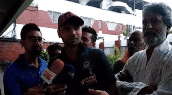 বিশ্বকাপ অভিযানে যাওয়ার আগে বিমানবন্দরে সংবাদমাধ্যমের মুখোমুখি মাশরাফী