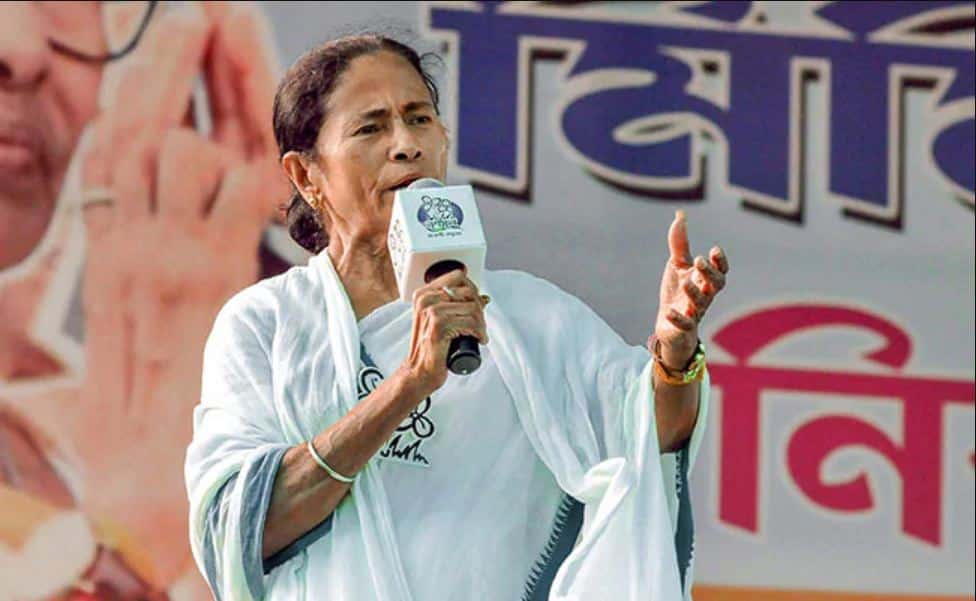 মমতা ব্যানার্জি-কেন্দ্রীয় মন্ত্রী